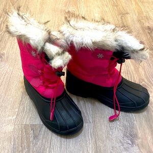 WINTER SHOES • SZ. 4 big girl